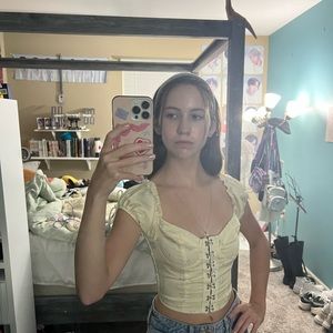 Allyson crop top in yellow from princess polly! US Size 0